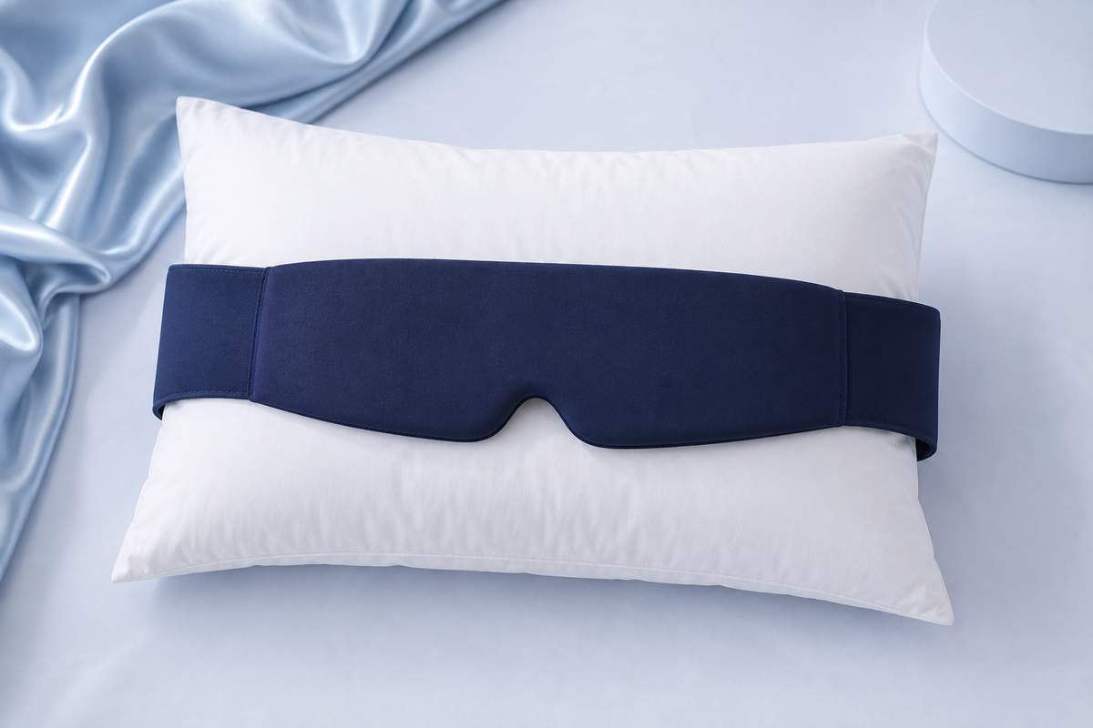 Maschera per il sonno GravityDream™ Blackout di aimDreams, morbida e leggera, copre gli occhi per un sonno profondo e senza luce
